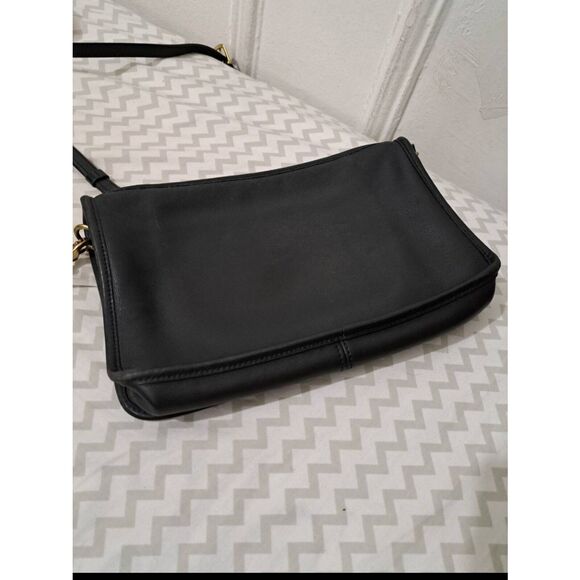 Vintage Coach Black Crossbody Bag - Picture 4 of 9